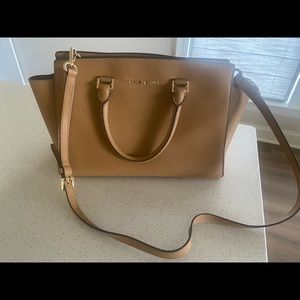 Michael Kors Crossbody Tote